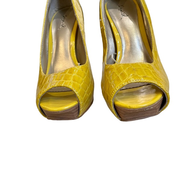 Qupid Mustard Yellow Peep Toe Pump Heels Size 6 1/2 - Picture 3 of 6
